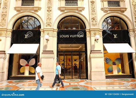 louis vuitton milano largo augusto|louis vuitton milano.